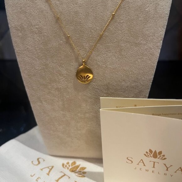 Satya Begin Today Gold Lotus Necklace – new - Picture 3 of 4